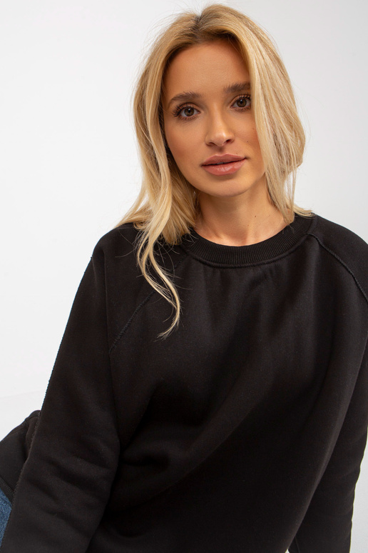 Melns sieviešu sporta krekls pamata...