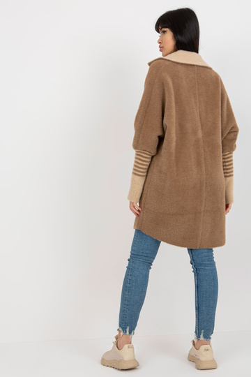 Gaiši brūns alpakas kažoks...