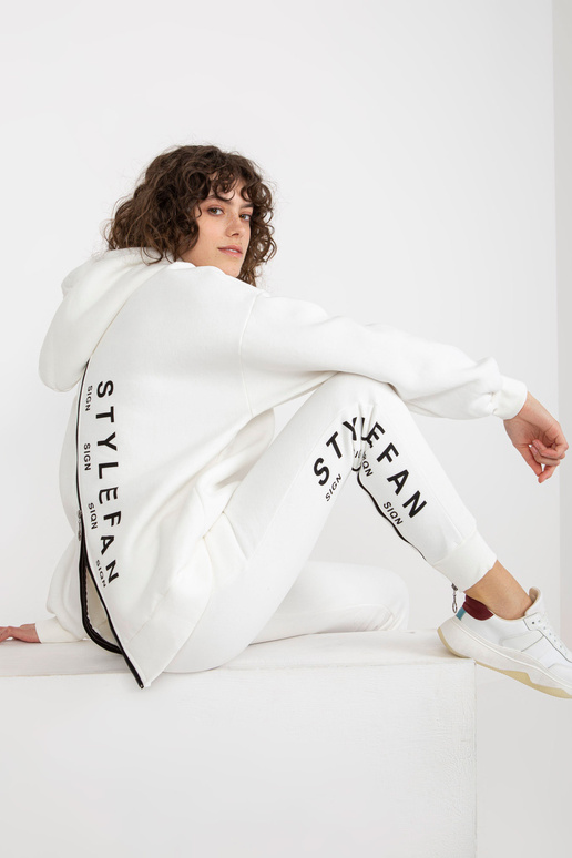 Ecru divdaļīgs sporta tērpa komplekts...