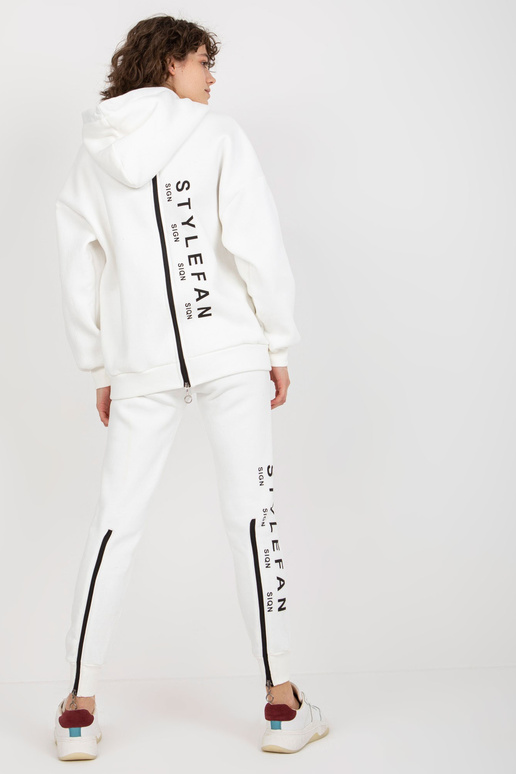 Ecru divdaļīgs sporta tērpa komplekts...