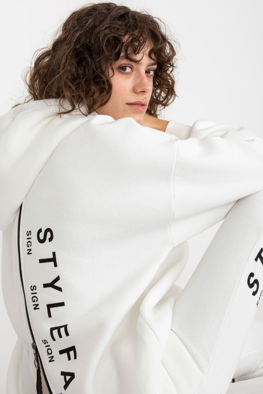 Ecru divdaļīgs sporta tērpa komplekts...