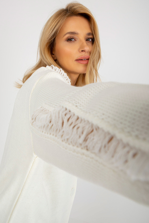 Ecru liela izmēra jaka ar caurumiem...