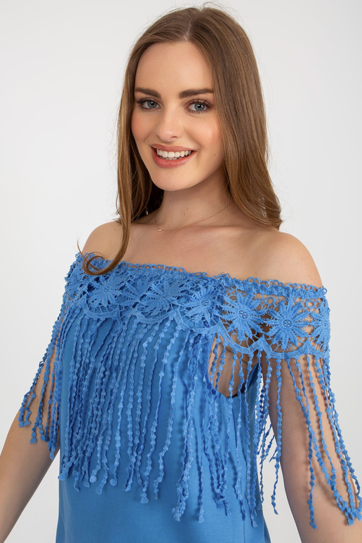 Zila vasaras spāņu blūze ar bārkstīm Zila vasaras spāņu blūze ar bārkstīm