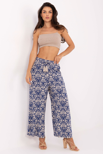 Zema līmeņa dziļi zila...