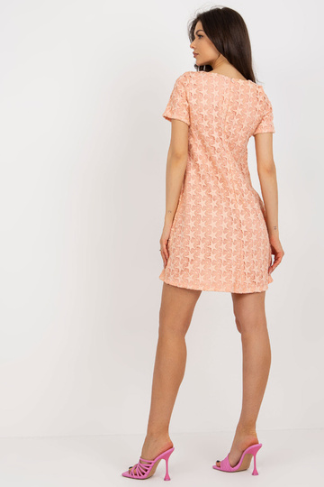 Persiku mini kokteiļkleita...