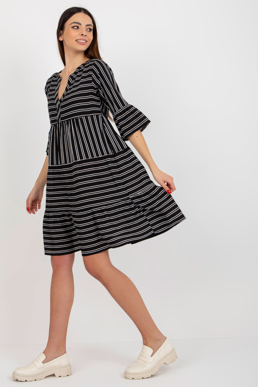 Melna brīva svītraina kleita ar...