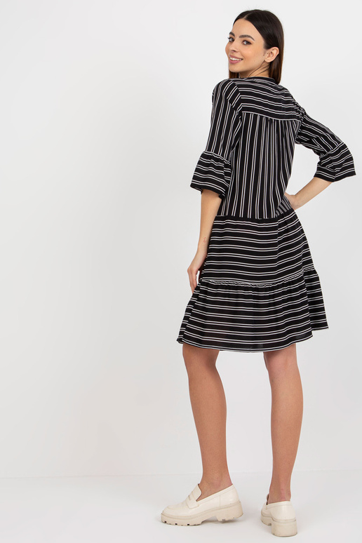 Melna brīva svītraina kleita ar...