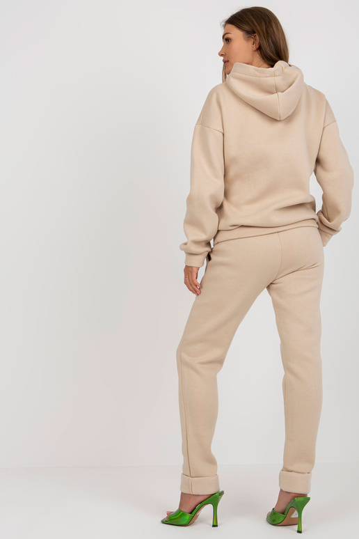 Bēšs sieviešu sporta tērpa komplekts...