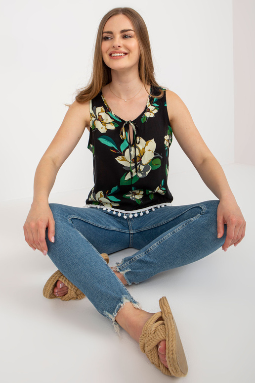 Melna ziedu blūze ar dekoratīvu apdari
