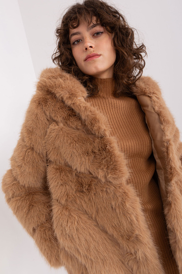 Jaka-AT-KR-2386.00P-kamielis