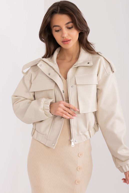 Jaka-NM-KR-DA-0937.07-bēša