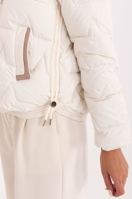 Jaka - ziloņa kaula krāsas