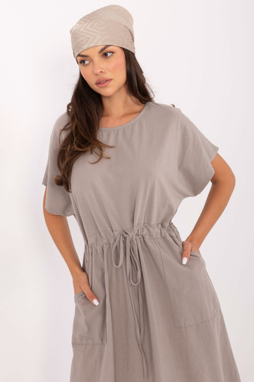 Tumši smilšu kleita