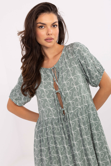 Pistāciju krāsas kleita