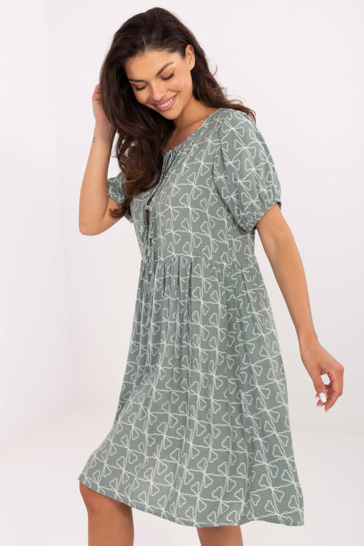 Pistāciju krāsas kleita