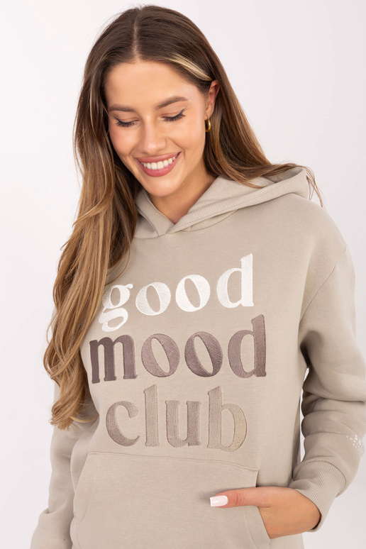 Gaiši smilšu krāsas džemperis