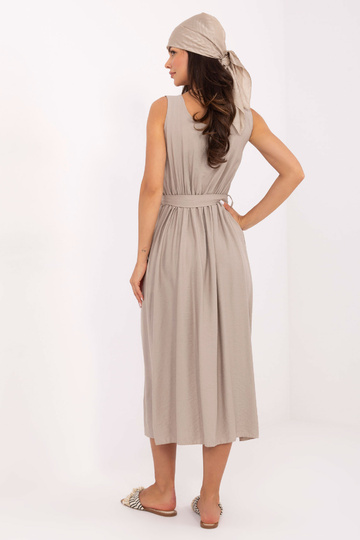 Kleita tumši smilšu krāsā... 2