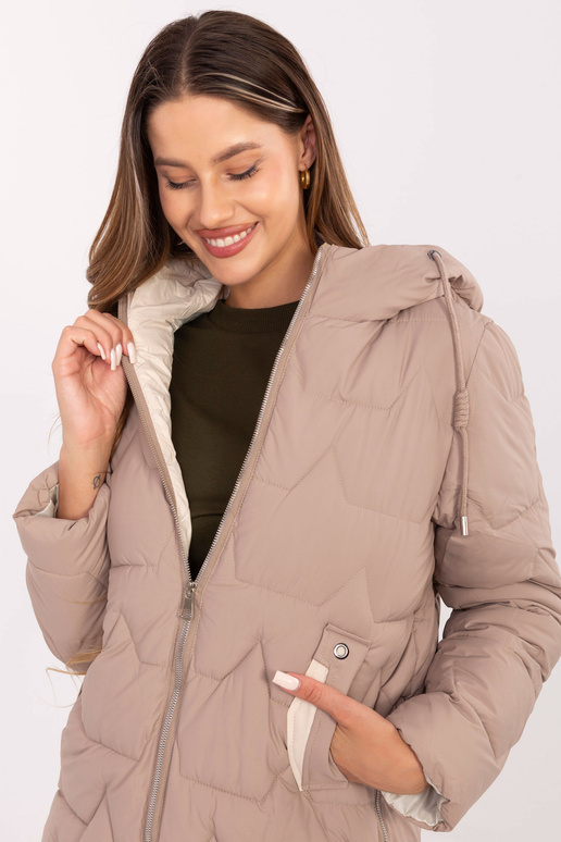 Tumši smilšu krāsa jaka