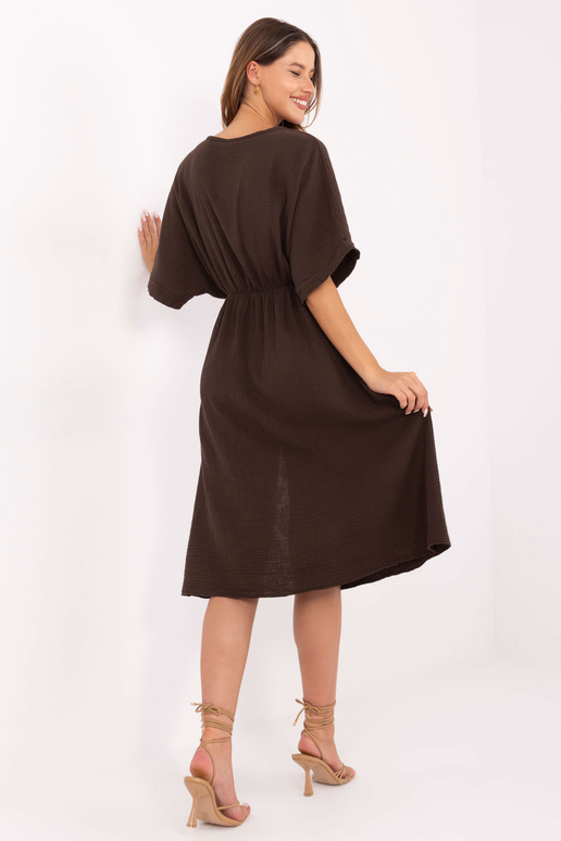 Kleita tumši brūnā