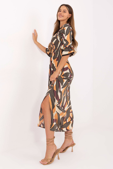 Smilšu krāsas kleita