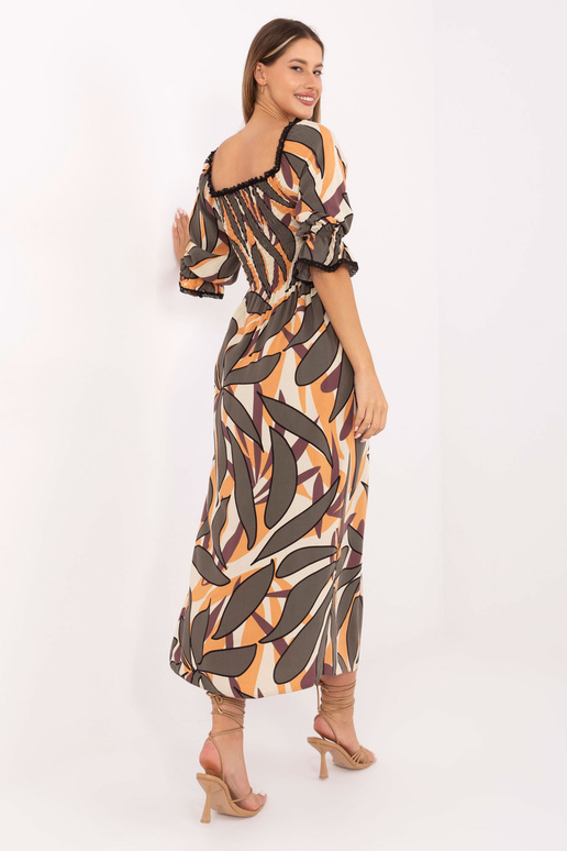 Smilšu krāsas kleita