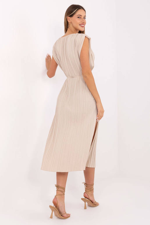 Smilšu krāsas kleita