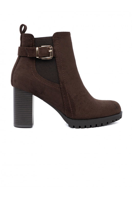 tumši brūnas krāsas   tumši brūnas krāsas