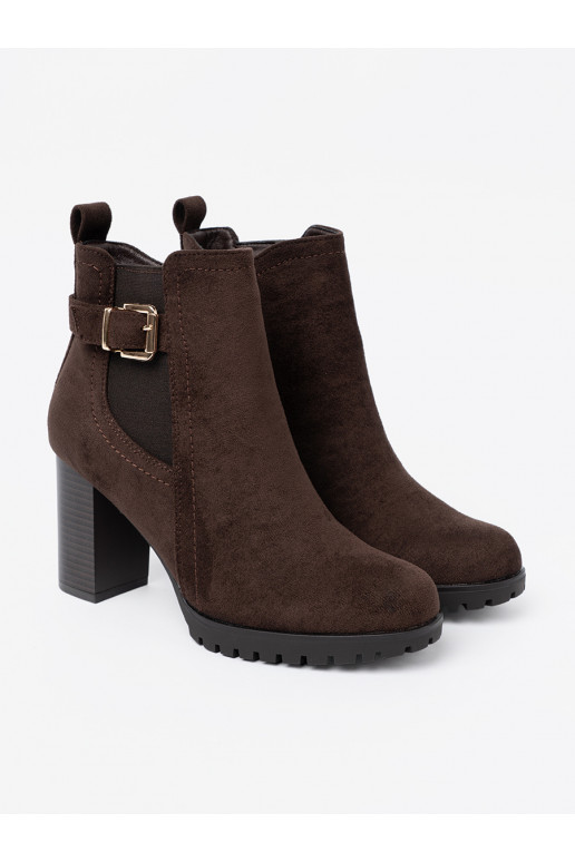 tumši brūnas krāsas   tumši brūnas krāsas