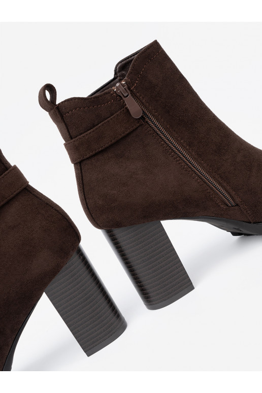 tumši brūnas krāsas   tumši brūnas krāsas