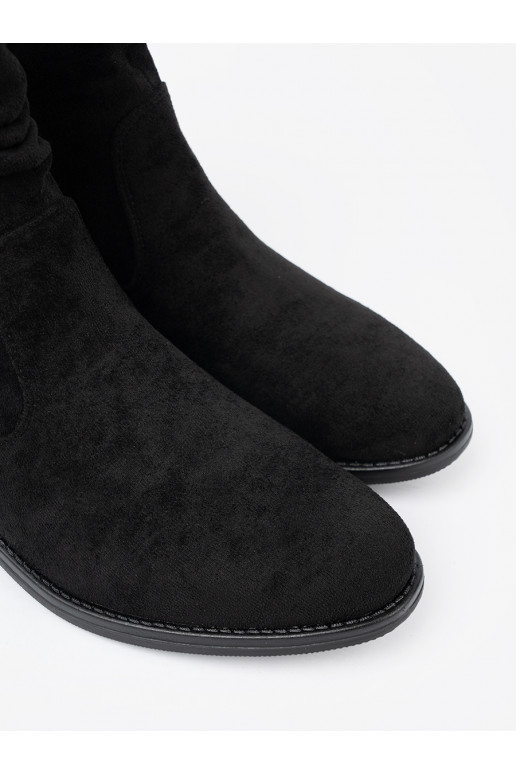  Melnas krāsas zābaki 