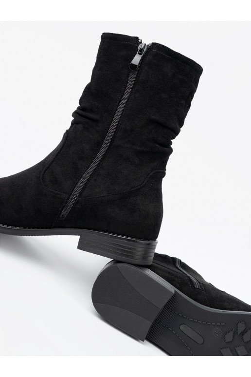  Melnas krāsas zābaki 