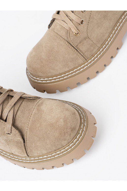 smilšu krāsas zābaki  i grubą podeszwą