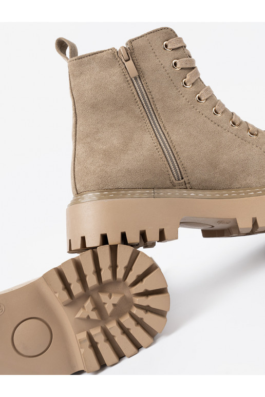 smilšu krāsas zābaki  i grubą podeszwą