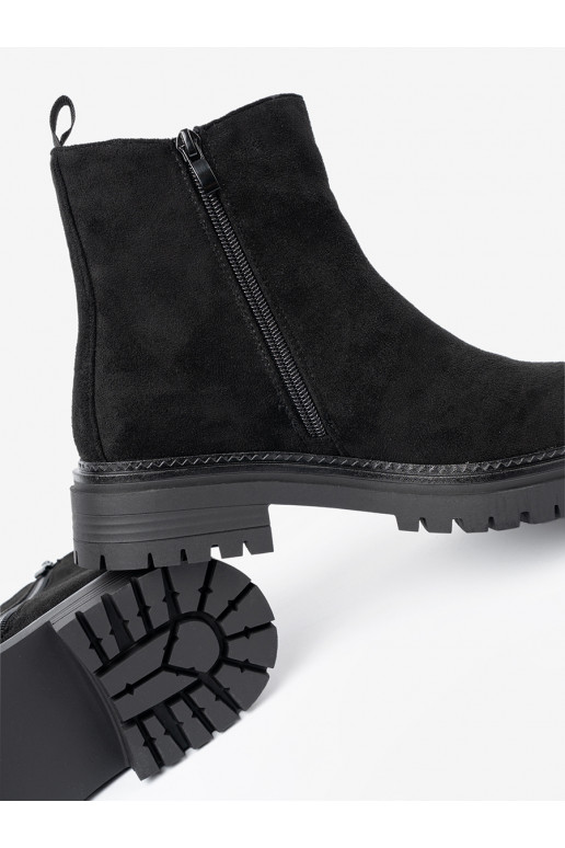  Melnas krāsas zābaki 