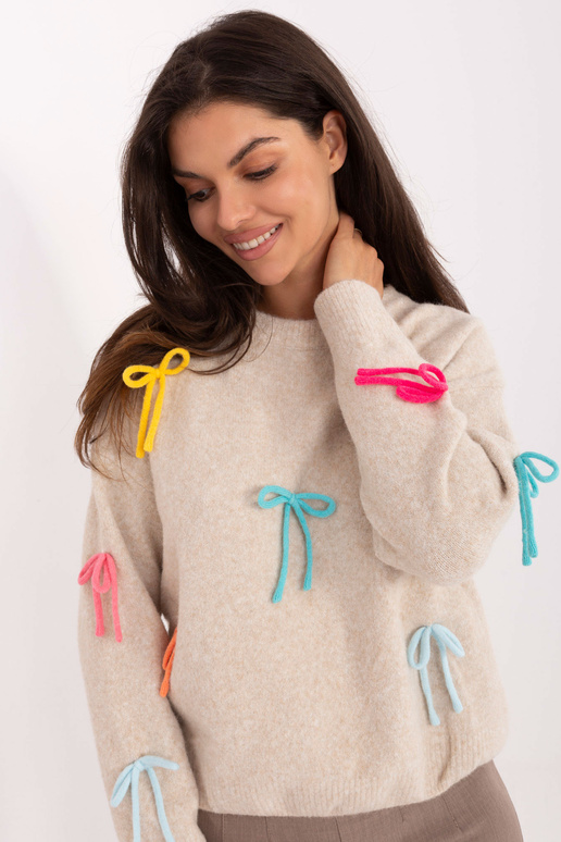 Gaiši smilškrāsas džemperis