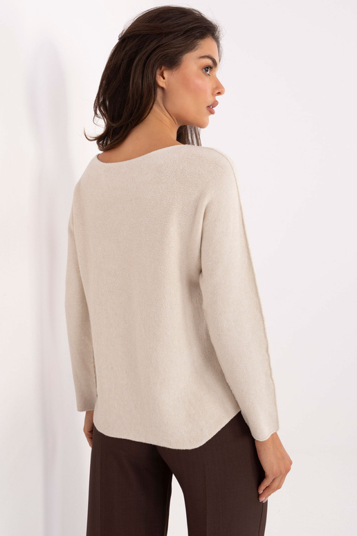 Gaiši smilšu krāsas džemperis