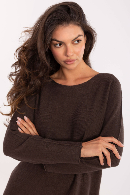 Tumši brūns džemperis