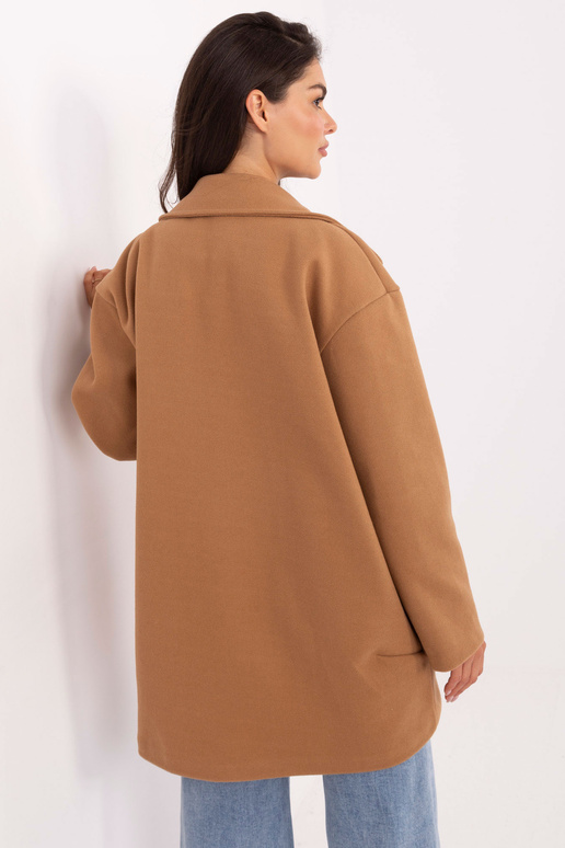 Kamieļa krāsas mētelis