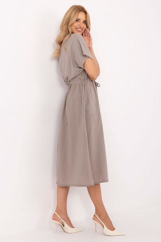 Tumsas smilšu krāsas kleita