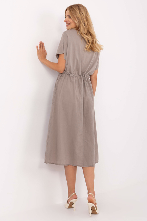 Tumsas smilšu krāsas kleita