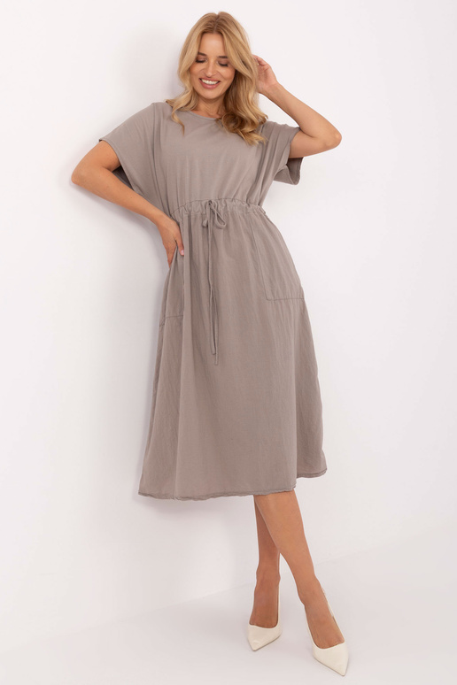 Tumsas smilšu krāsas kleita