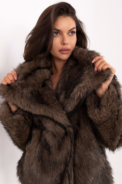 Jaka tumši smilšainā krāsā