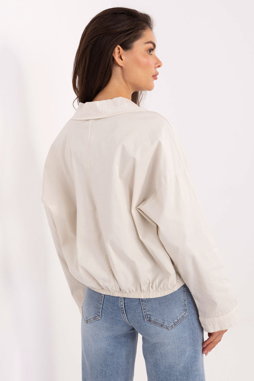 Gaiši smilškrāsas krekls