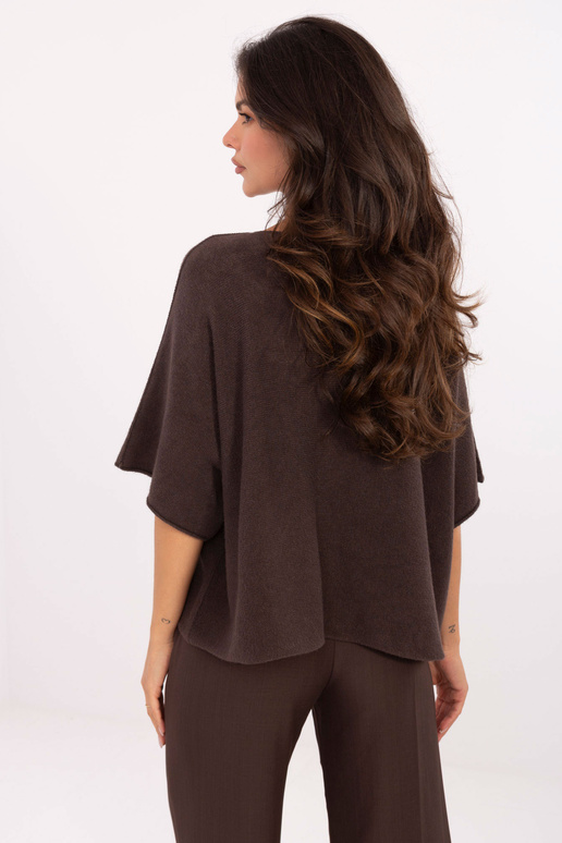 Tumši brūns džemperis