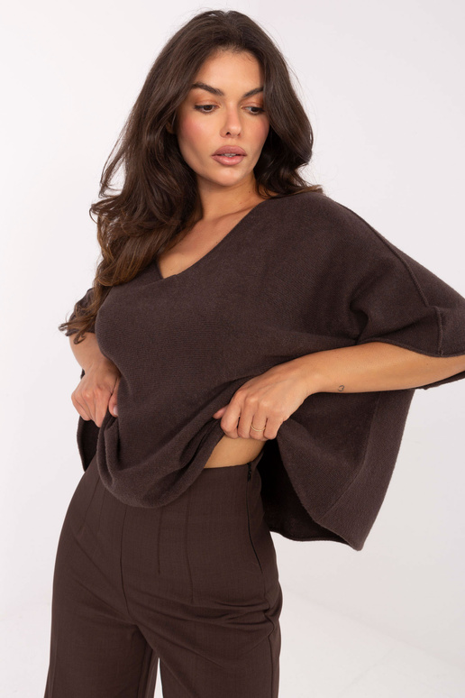 Tumši brūns džemperis