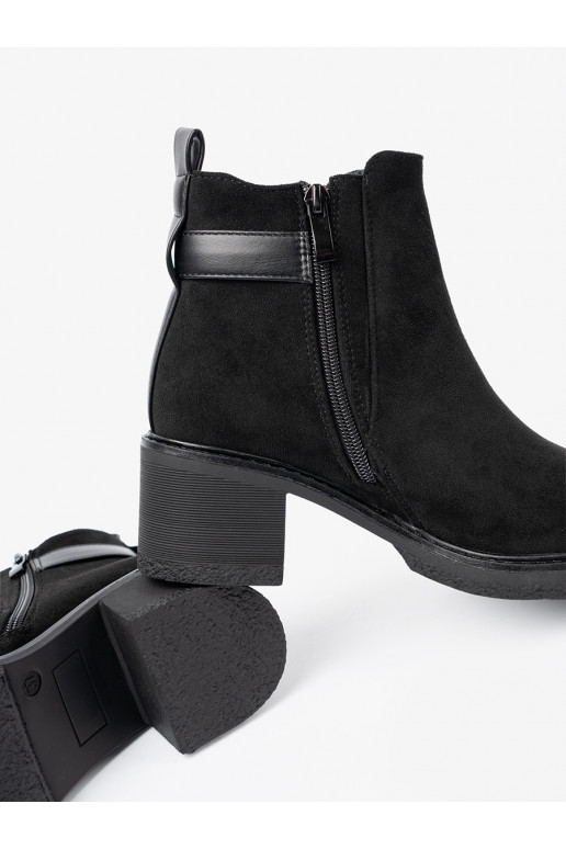 Melns zābaki ar sprādzēm 