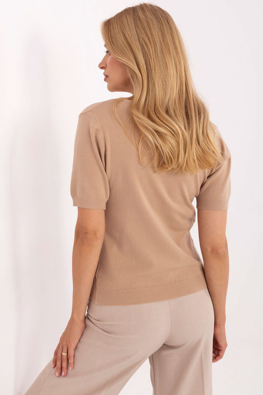 Kamieļa krāsas džemperis