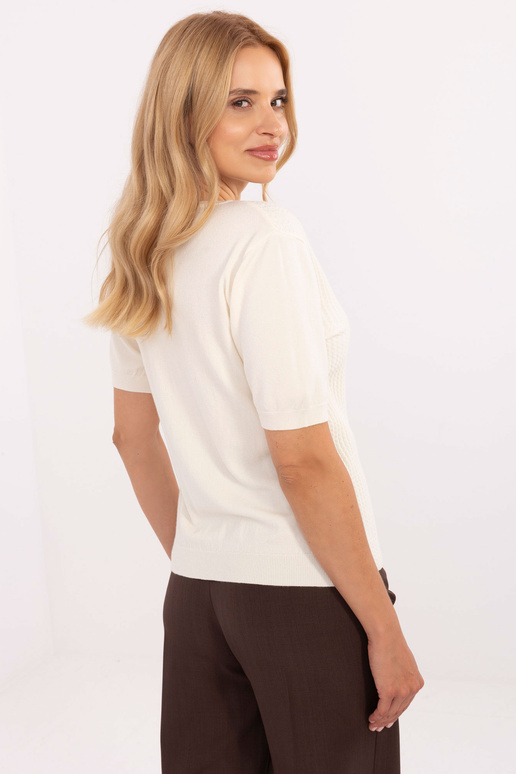 Gaiši smilšu krāsas džemperis