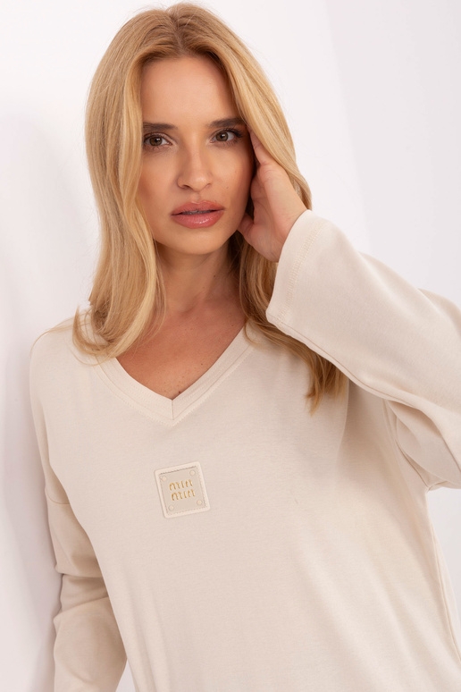 Blūze gaiši smilšu krāsā