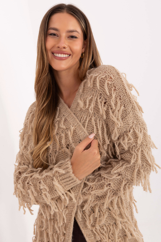 Smilšu krāsas džemperis